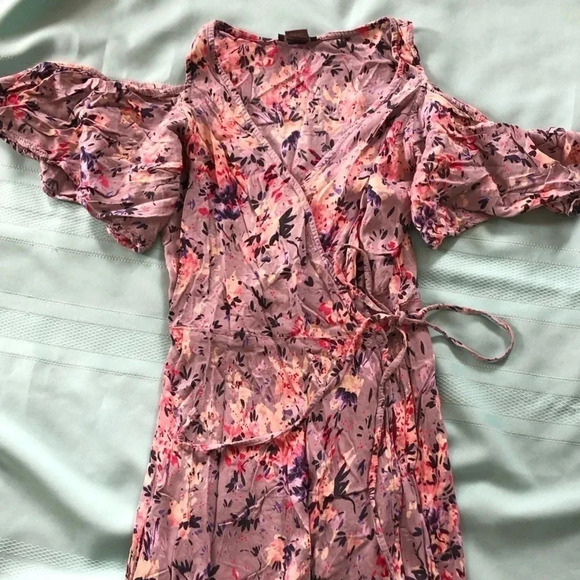 Floral  Print Cold Shoulder Wrap Dress - Picture 4 of 10